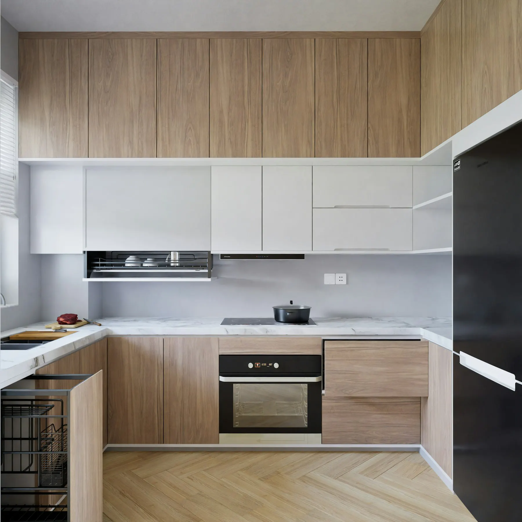 Lichte keuken met houten fronten en inbouwapparatuur